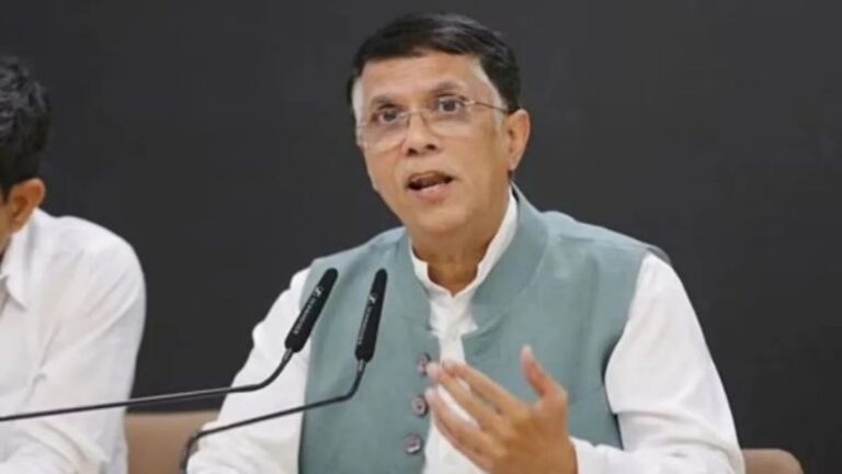 आरएसएस पर स्मारक सिक्का और डाक टिकट जारी, कांग्रेस का तंज “देश गांधी का था, है और रहेगा