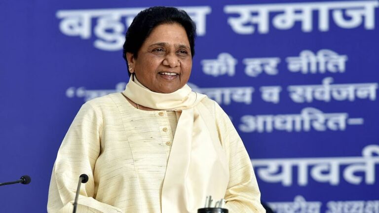 मायावती ने सपा-कांग्रेस के आरोपों का किया खंडन, योगी सरकार की तारीफ पर जताया राजनीतिक ईमानदारी का अभाव