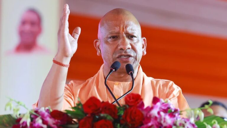 बिहार में बीजेपी का शक्ति प्रदर्शन दानापुर में गरजे योगी, बोले माफिया गए जहन्नुम, जनता है एनडीए के साथ