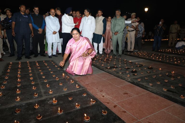 मुख्यमंत्री रेखा गुप्ता की अगुवाई में दिल्ली में पहली बार कर्तव्य पथ पर भव्य दीपोत्सव”रचा नया इतिहास”