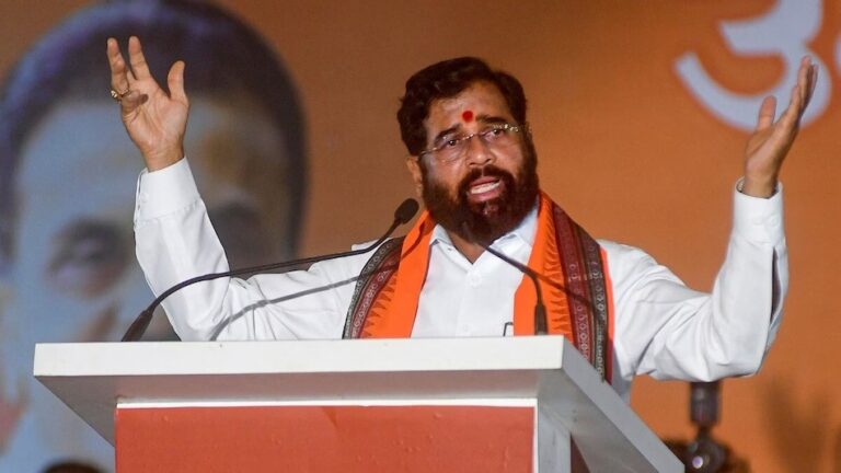 शिंदे का ऐलान किसानों की दिवाली नहीं होगी अंधेरे में, जिन्होंने शिवसेना बेची उन्हें मिलेगी सिर्फ टिकली