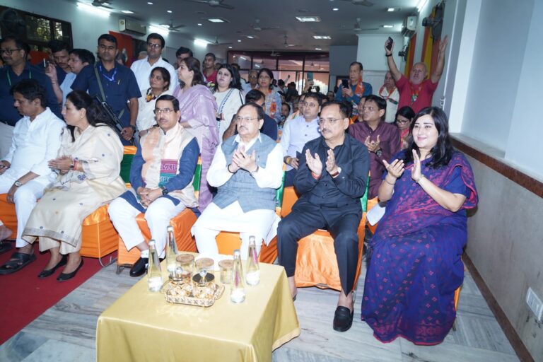 BJP Leaders and Citizens Across Delhi Tune In to PM Modi’s “Mann Ki Baat”, Inspired by Chhath and National Unity