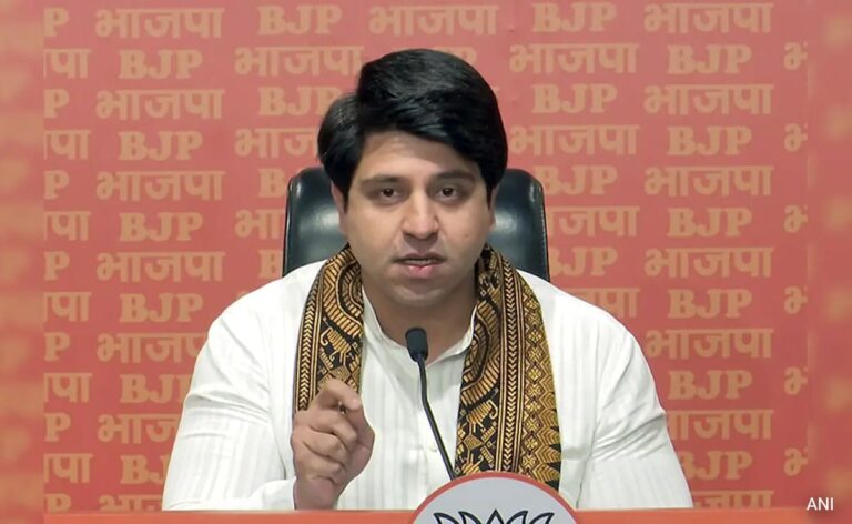 Shahzad Poonawalla Slams Congress, Says INDI Alliance Hides Vote-Bank Politics Behind Constitutional Rhetoric, Supports Bangladeshi Infiltrators