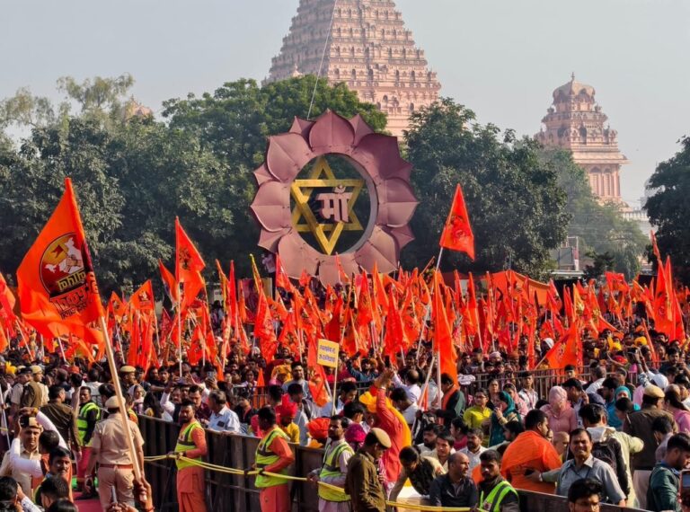 दिल्ली से वृंदावन तक निकली 10 दिवसीय ‘सनातन हिंदू एकता पदयात्रा’, बागेश्वर धाम पीठाधीश्वर पं. धीरेंद्र कृष्ण शास्त्री के नेतृत्व में हुई शुरुआत