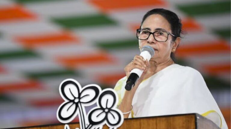 ममता बनर्जी का बड़ा हमला ‘चुनाव आयोग का अनियोजित बोझ, बीएलओ आत्महत्या करने को मजबूर ‘दो महीनों में तीन साल का काम करवाया जा रहा’