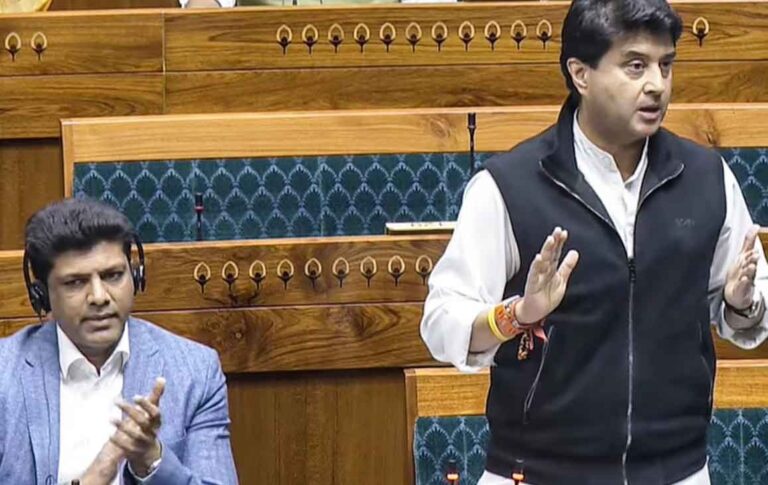 संचार साथी एप पर घमासान ज्योतिरादित्य सिंधिया बोले, “जासूसी नहीं, सुरक्षा के लिए बनाया गया