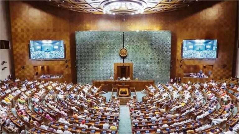 इंडिगो ऑपरेशन शॉक, तकनीकी वजह या कुछ और? सरकार ने मांगी रिपोर्ट , सौ–सौ उड़ानें रद्द, संसद में हंगामा कब सुधरेगी स्थिति?