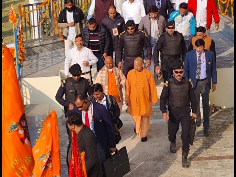 मुख्यमंत्री योगी आदित्यनाथ ने कोटद्वार के सिद्धबली मंदिर में किया माथा टेक, बहन कौशल्या देवी से की शोक संवेदना