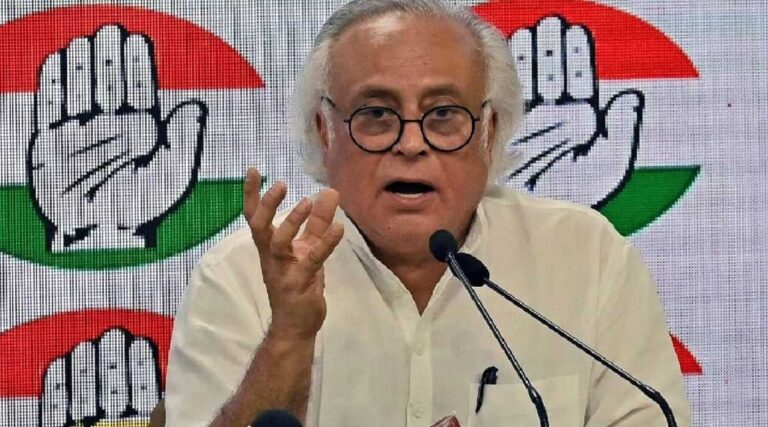 ट्रंप की टैरिफ धमकी पर कांग्रेस का वार, मोदी सरकार पर उठे सवाल, रूस से तेल खरीद पर ट्रंप सख्त, भारत पर टैरिफ बढ़ाने का संकेत