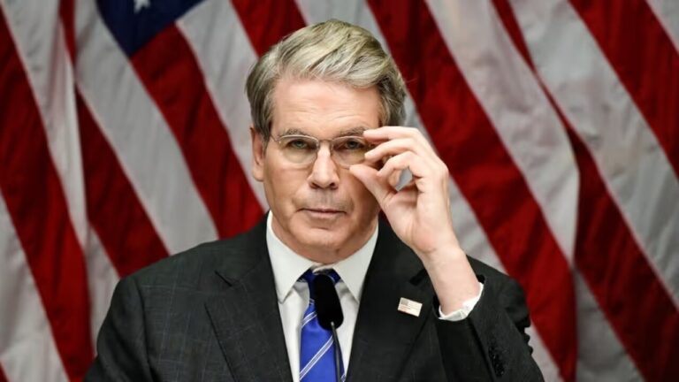 दावोस में अमेरिकी वित्त मंत्री स्कॉट बेसेंट का बयान अमेरिका-यूरोप रिश्ते मजबूत, ग्रीनलैंड टैरिफ विवाद शांत करने की अपील