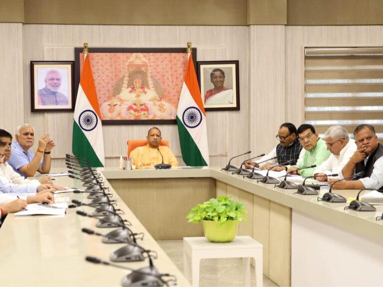 योगी आदित्यनाथ ने यूपी में परियोजनाओं की वित्तीय स्वीकृति प्रक्रिया तेज, सरल और पारदर्शी बनाने के दिए निर्देश