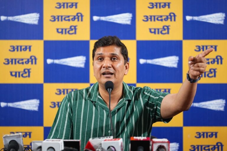 ‘मोदी की गारंटी’ याद दिलाने के लिए चंदा इकट्ठा कर रहे छात्रों को पुलिस ने हिरासत में लिया — सौरभ भारद्वाज