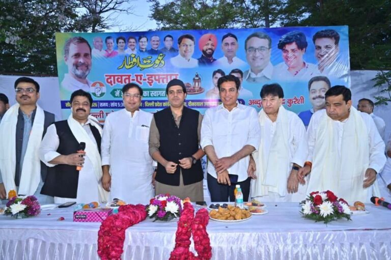 देवेन्द्र यादव ने रमजान के पवित्र महीने में रोजेदारों के लिए आयोजित की इफ्तार पार्टी, भाईचारे और इंसानियत का दिया संदेश