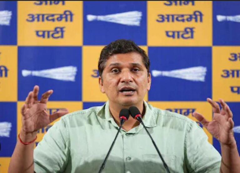 सीएम रेखा गुप्ता ने दिल्ली की जिम्मेदारी छोड़ स्वागत को दी प्राथमिकता – सौरभ भारद्वाज का बड़ा आरोप