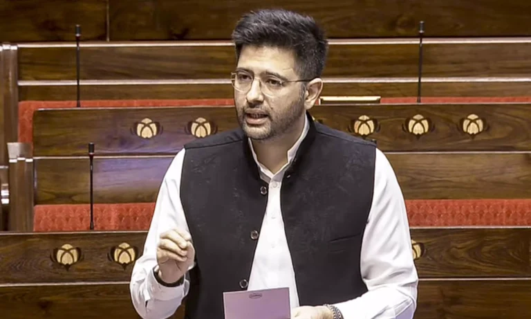 राघव चड्ढा पर आम आदमी पार्टी का बड़ा हमला, चुप्पी पर उठे गंभीर सवाल