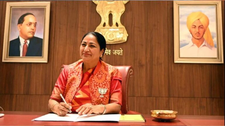 रेखा गुप्ता का सख्त निर्देश, तय समय में पूरे हों विकास कार्य, CM प्रगति पोर्टल से होगी निगरानी