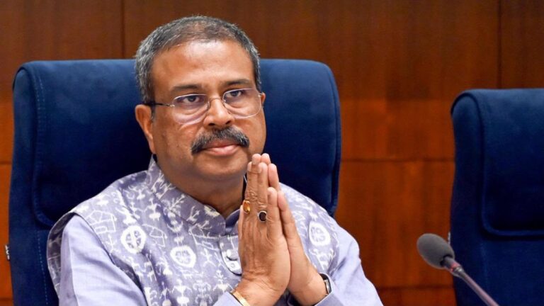 बड़ा राजनीतिक भूचाल! धर्मेंद्र प्रधान के इस्तीफे से दिल्ली की सियासत में मची हलचल