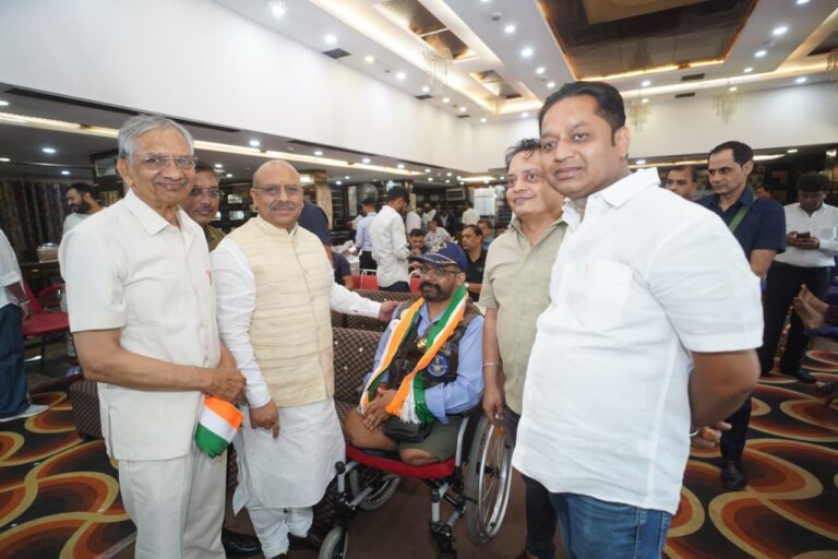 कारगिल विजय दिवस पर विधानसभा अध्यक्ष विजेंद्र गुप्ता ने रक्तदान शिविर में शहीदों को श्रद्धांजलि देकर युवाओं को राष्ट्र सेवा और रक्तदान का दिया संदेश