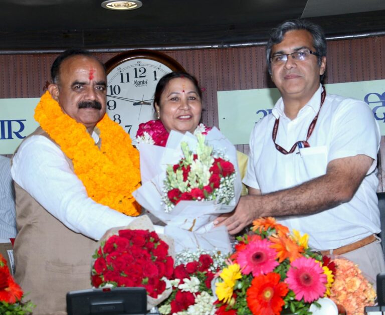 सत्या शर्मा फिर बनीं दिल्ली नगर निगम की स्थायी समिति की अध्यक्ष, निर्विरोध जीत के बाद बताया पांच संकल्पों वाला विजन दिल्ली नगर निगम में सत्या शर्मा और सत्यपाल सिंह निर्विरोध चुने गए