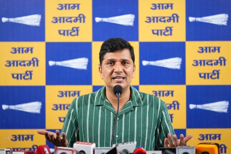 रेखा गुप्ता सरकार पर साइकिल खरीद में 90 करोड़ रुपये के घोटाले का आरोप, सौरभ भारद्वाज ने लगाए गंभीर आरोप