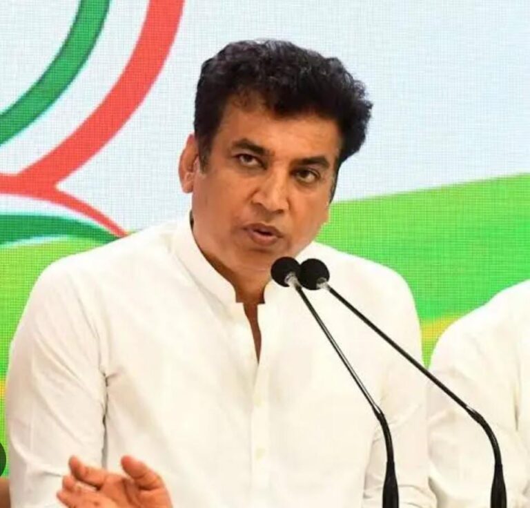 मानसून में सड़कें और नाले खोदकर भाजपा सरकार ने दिल्ली को जलभराव और जाम की राजधानी बना दिया – देवेंद्र यादव