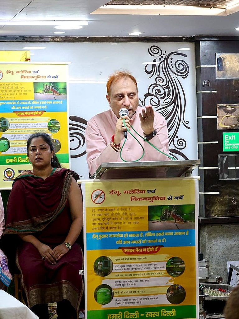 दिल्ली में एंटी डेंगू माह की शुरुआत, महापौर प्रवेश वाही ने धार्मिक स्थलों पर फॉगिंग के दिए निर्देश