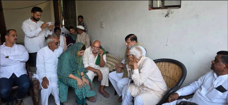 अंकित बाल्यान हत्याकांड – संजय सिंह ने पीड़ित परिवार से की मुलाकात, कानून व्यवस्था पर योगी सरकार को घेरा