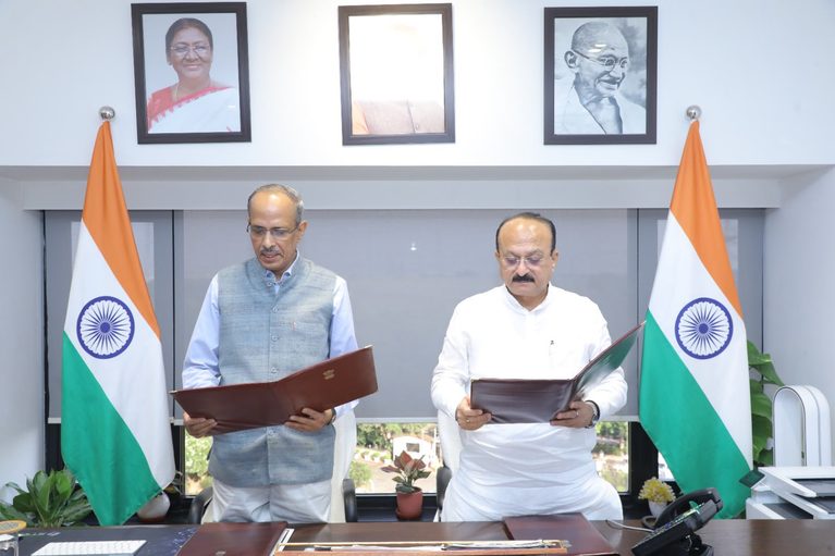 एस.सी.एल. दास ने संभाली DERC चेयरमैन की जिम्मेदारी, ऊर्जा मंत्री आशीष सूद ने दिलाई शपथ