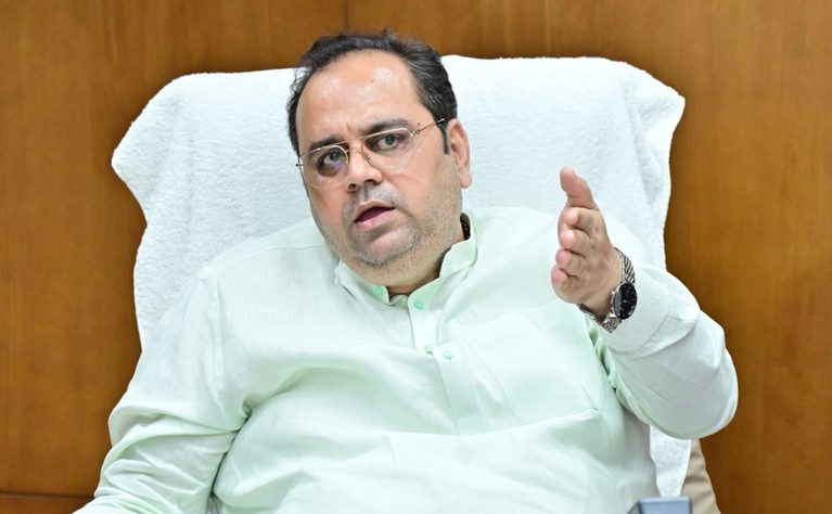 दिल्ली में अगले महीने दौड़ेंगी 150 नई इलेक्ट्रिक बसें, परिवहन मंत्री डॉ. पंकज कुमार सिंह ने की बड़ी समीक्षा बैठक