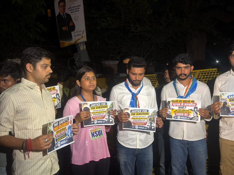 महिलाओं की सुरक्षा को लेकर NSUI का प्रदर्शन, मुख्यमंत्री आवास के बाहर उठाई जवाबदेही की मांग